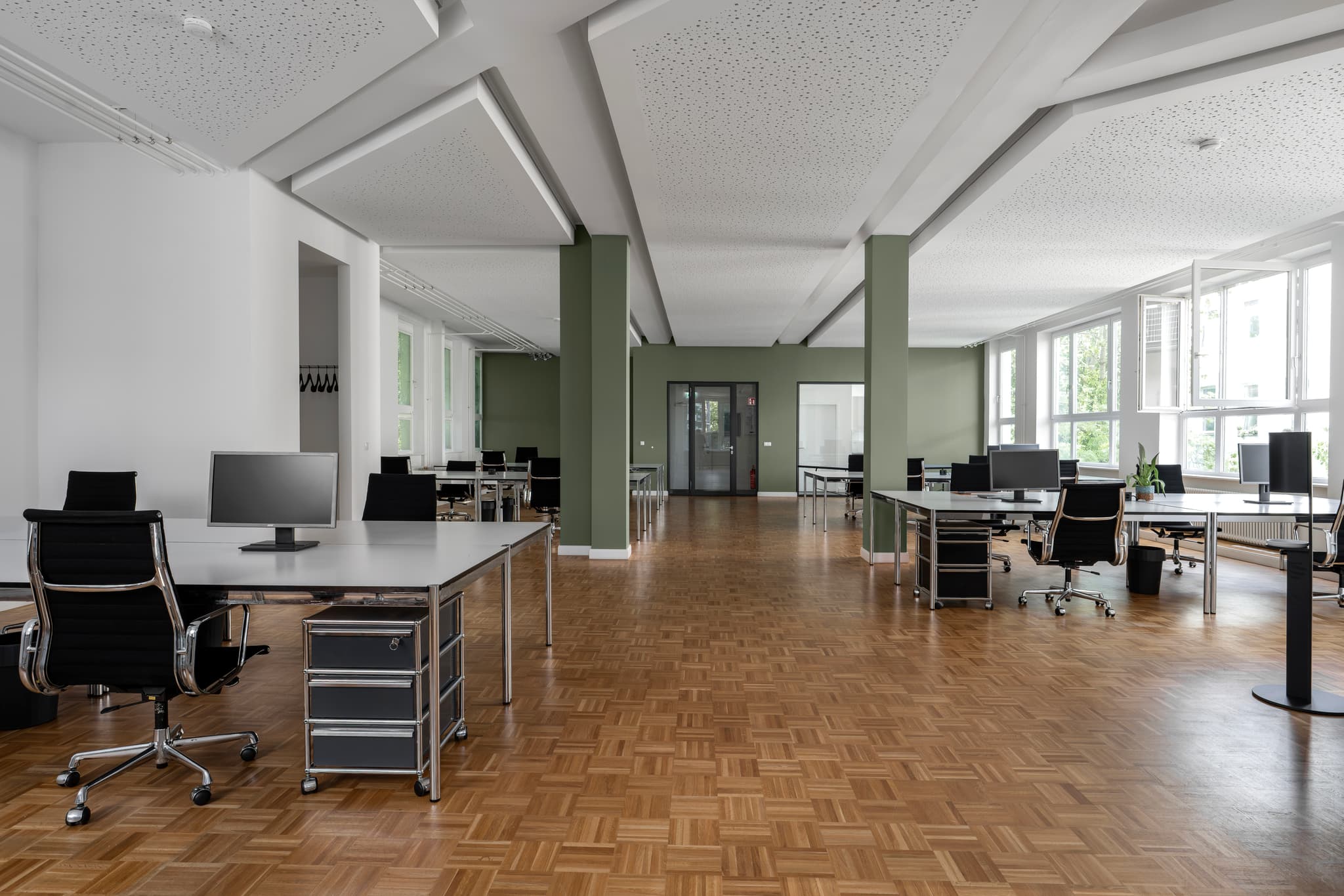 Office Club Schöneberg, Hauptstraße 8