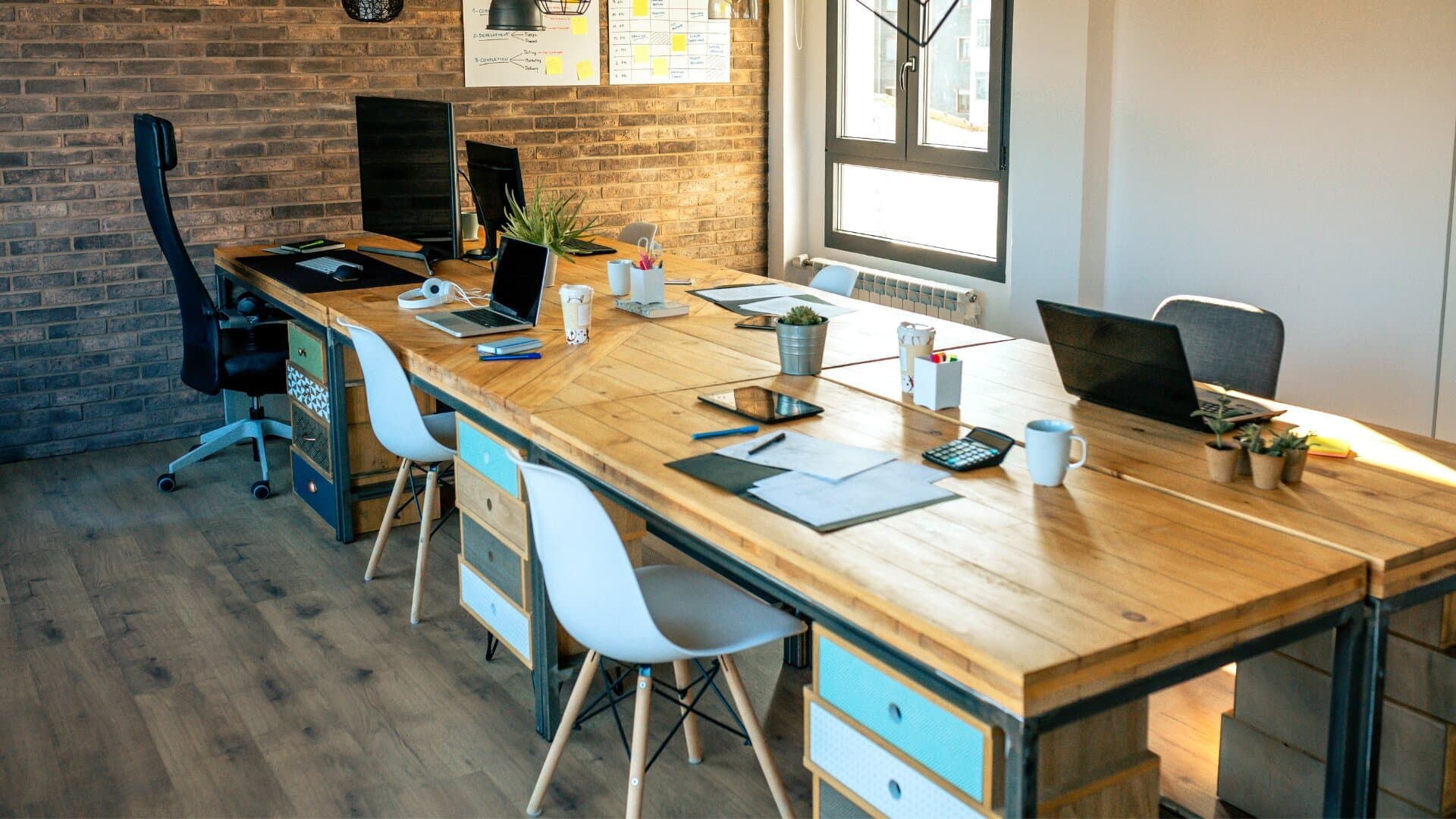office at Headsquarter | The Urban Coworking